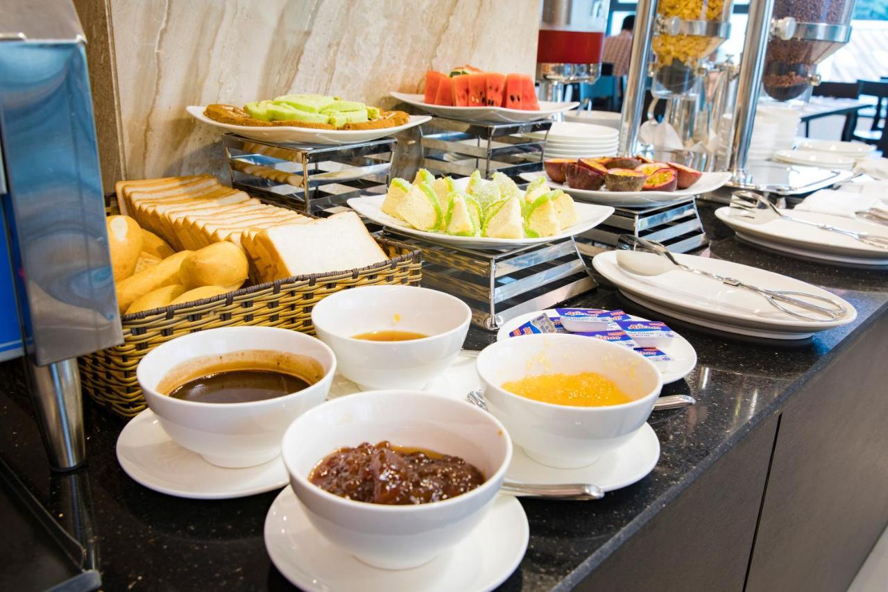 Centersea Hotel Нячанг Екстер'єр фото